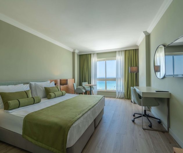 Balkonlu Standart Deniz Manzaralı Oda